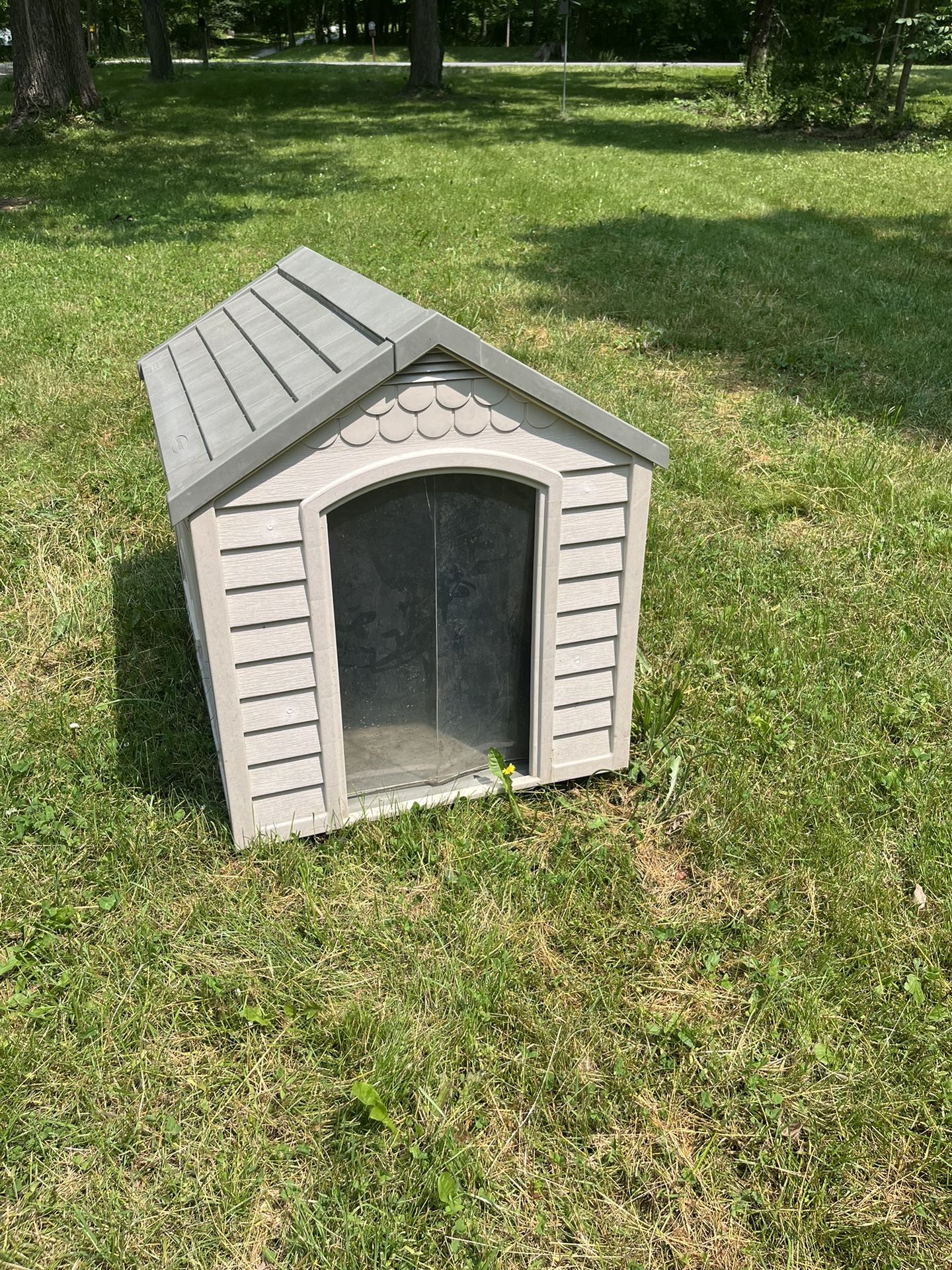$25 - Plastic Dog House
