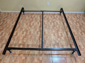 ​🛏️ Qu,een Size Heavy-Duty Metal B,ed Frame (7.5" Height