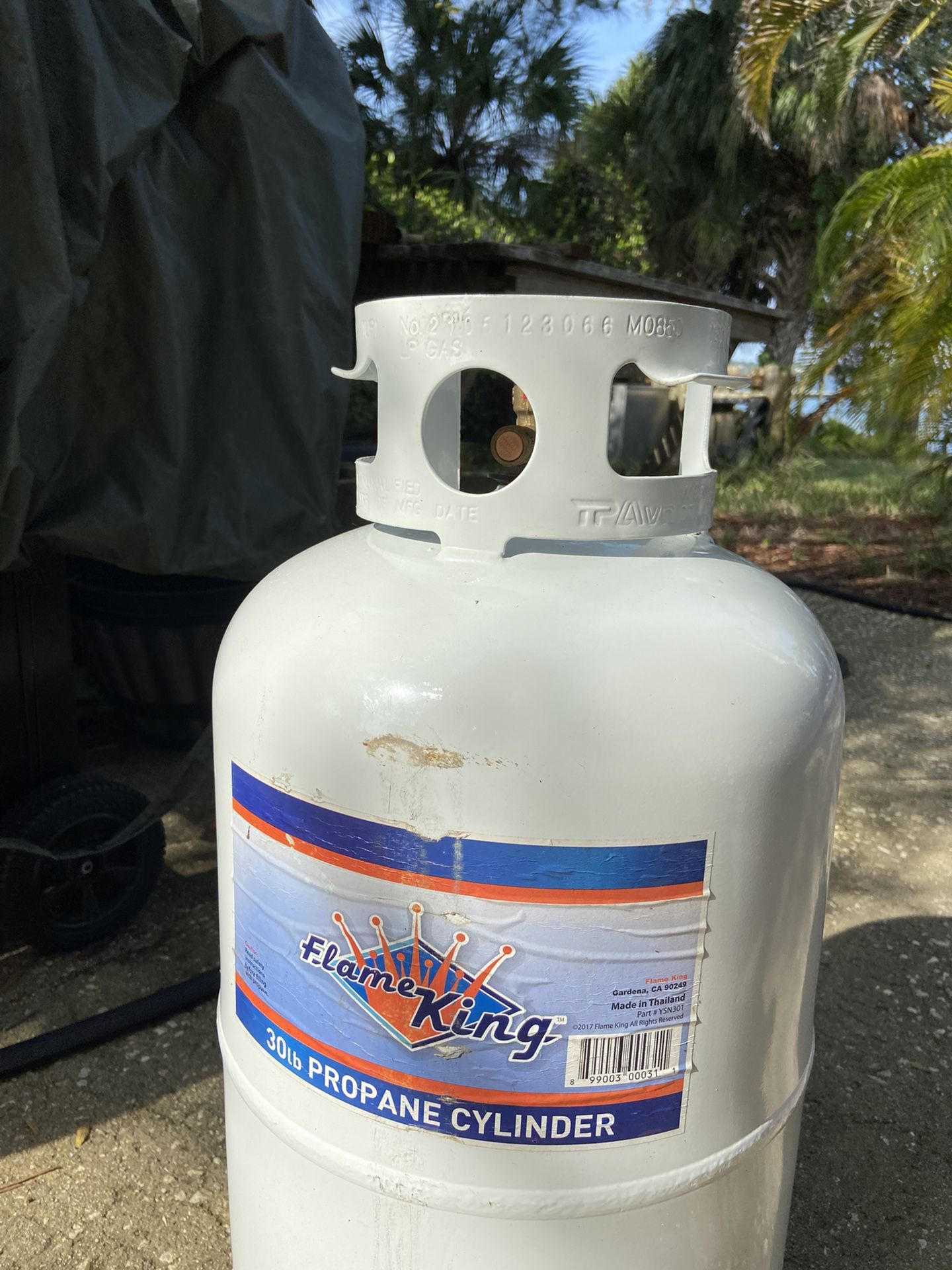 30 pound propane bottle Full Of Gas.