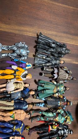 Action figures bulk (count 23)