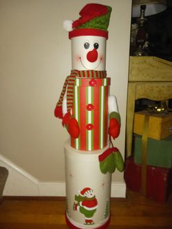 Adorable nesting box snowman