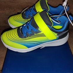 Boy's Tennis Shoes Size 2 ** Memory Foam Comfort! New In The Box!