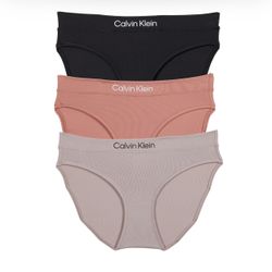 NWT Calvin Klein Women's Bikini, 3-pack M