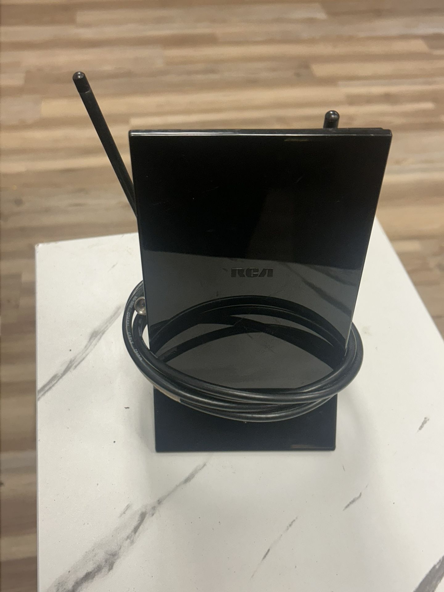 RCA ANT1275 Indoor TV Antenna with Amplifier