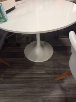 Free Round white kitchen table