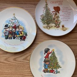 Vintage Christmas Plates