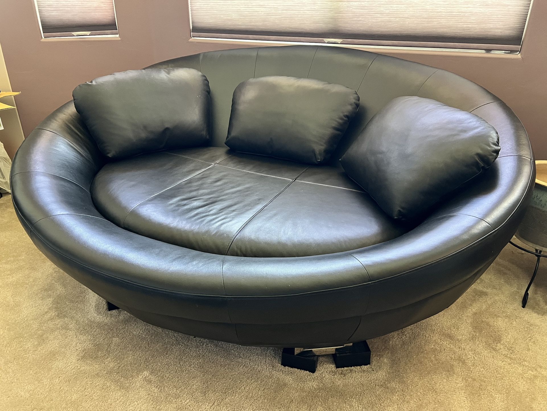Cellini UFO Round Lounger In Leather– Purchased from Copenhagen Furniture