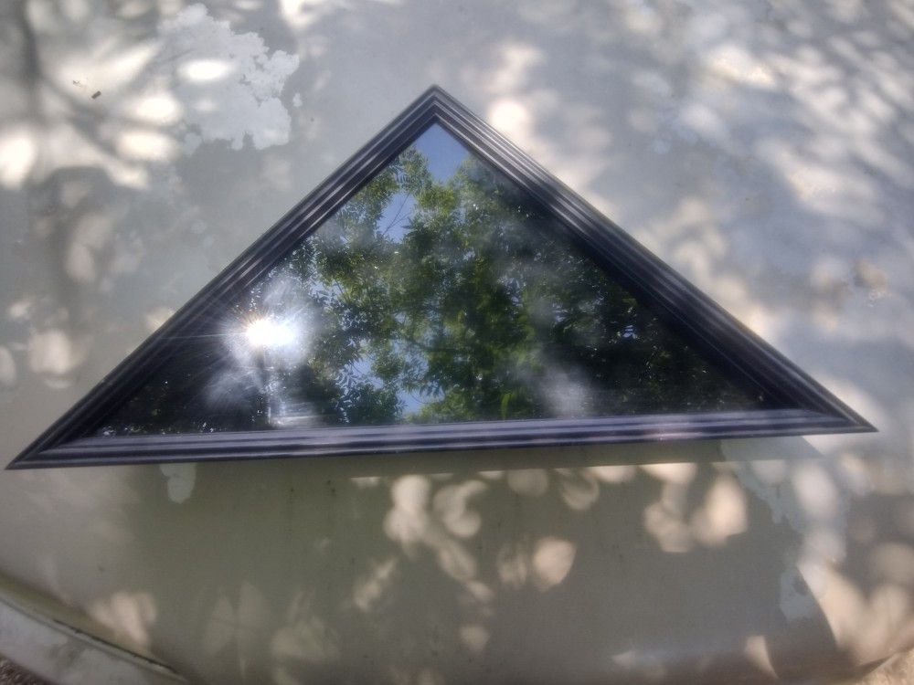 Triangler Glass Display Case 