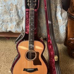 Taylor 812e 12 Frets V- Class Grand Concert Acoustic/Electric Guitar 