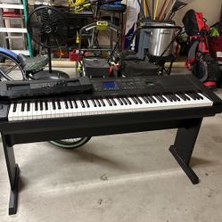 Yamaha Piano Portable Grand DGX-660