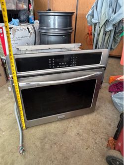 Frigidaire Gallery 30” Single Electric Wall Oven