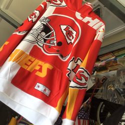 KC Chiefs Sweatshirt Hoodie Size Youth XL 18/20 Yrs 