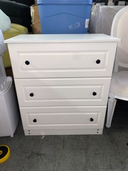 Chest of drawers with 3 drawers