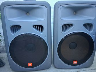 (2) JBL 15" ACTIVE/POWERED Speakers
