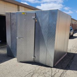 LIKE NEW Commercial NORLAKE Restaurant Walk In Cooler 8ftx8ft Self Contained 