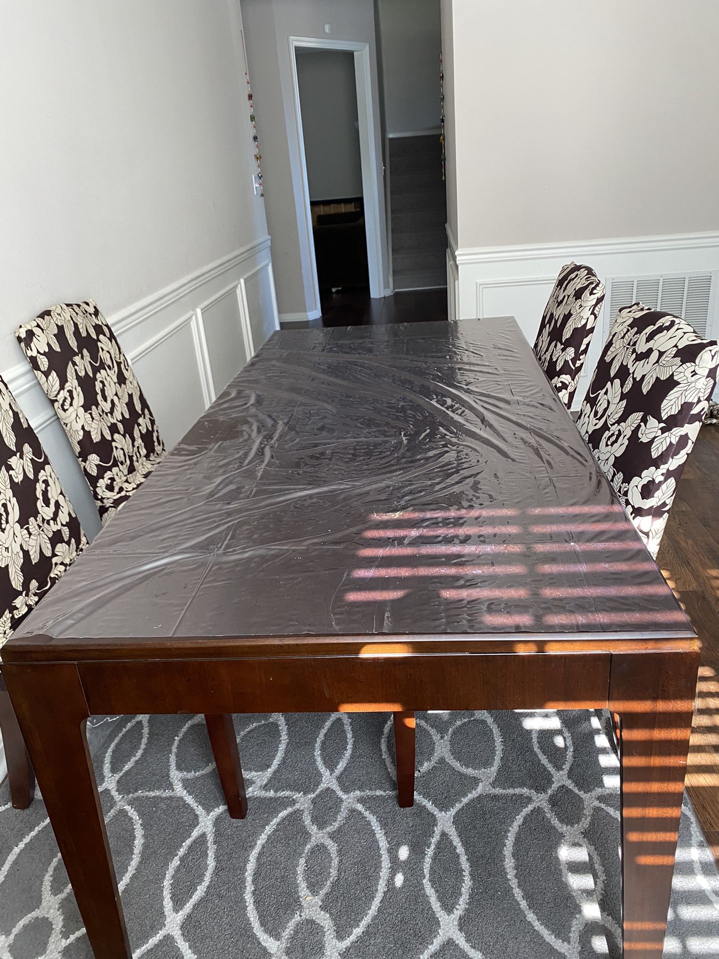 Dining Table With 5 Chairs (NEGOTIABLE)