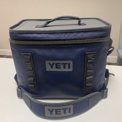 Yeti Hopper Flip 18" Soft Cooler Navy
