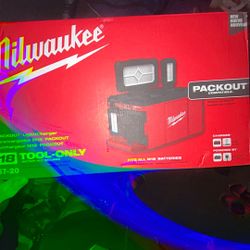 Never Used Milwaukee M18 Pack out Light/charger 