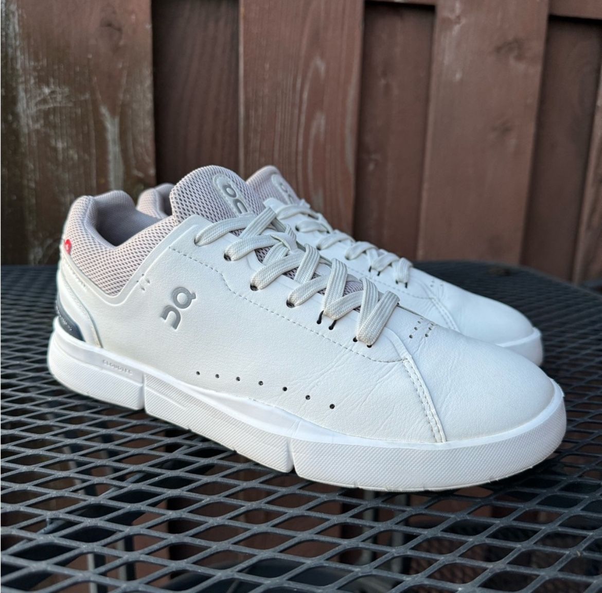 On Cloud The Roger shoes sneakers in white leather women's 8.5.