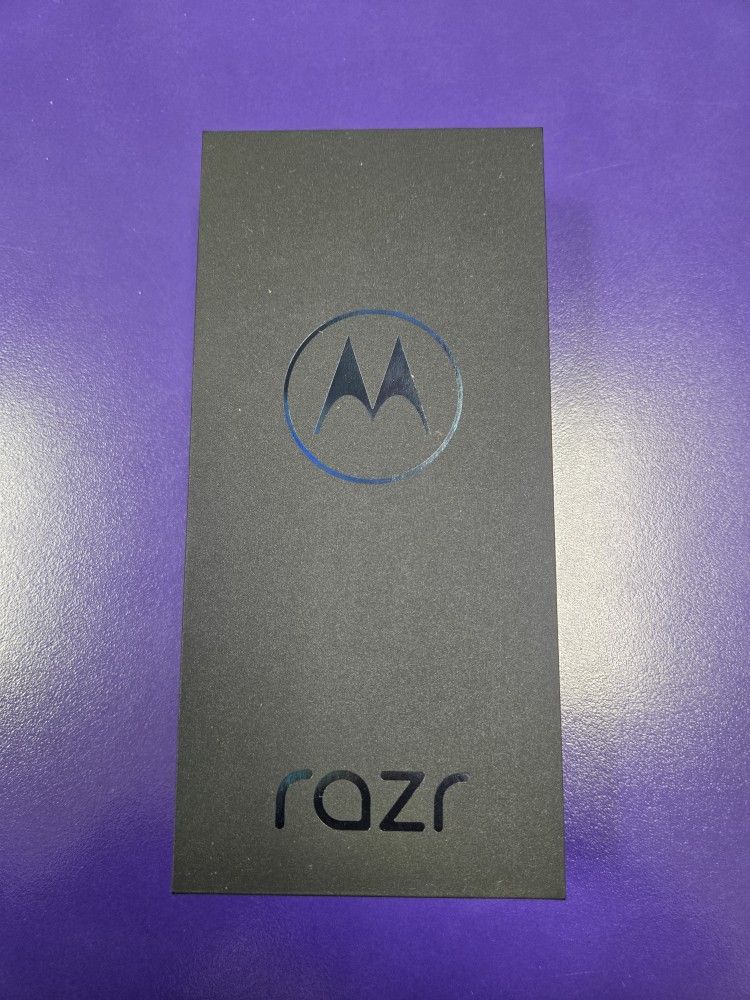 Motorola razr | 2023 | Unlocked | Summer Lilac