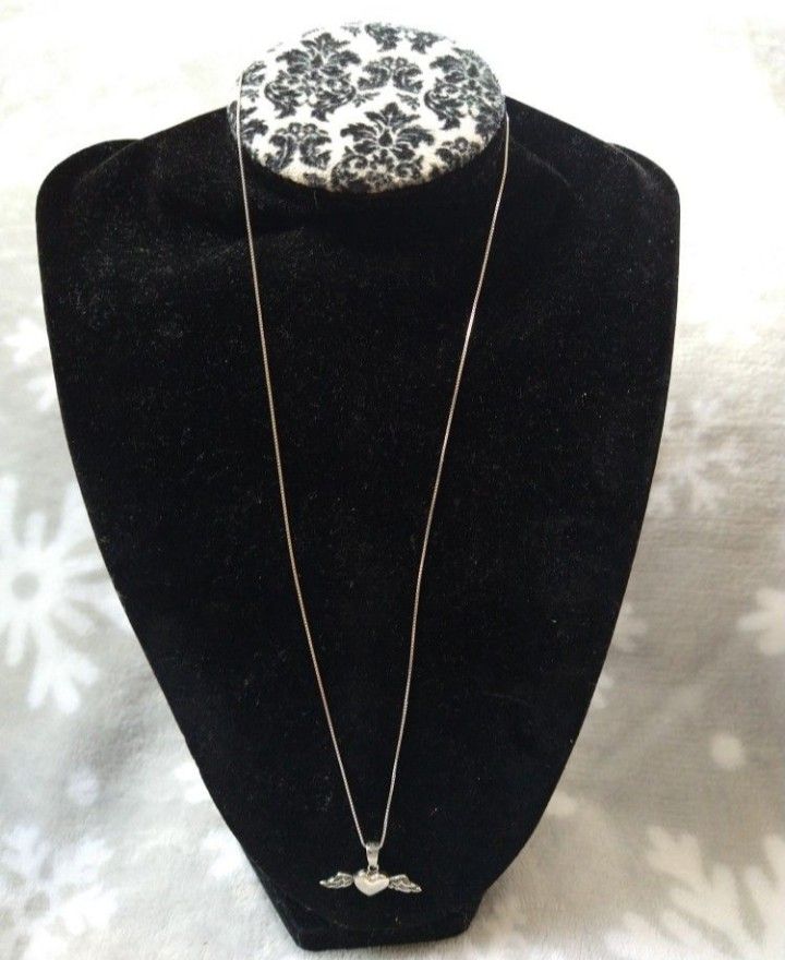 925 Sterling Silver Chain With The Pendant/Cadena Con Dije De Corazon Con Alas De Plata 925