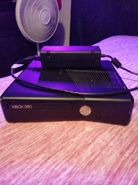 Xbox 360 + 5 Xbox One Games