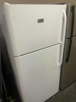 Deal: Frigidaire top‑mount fridge – White, works great, delivery avail