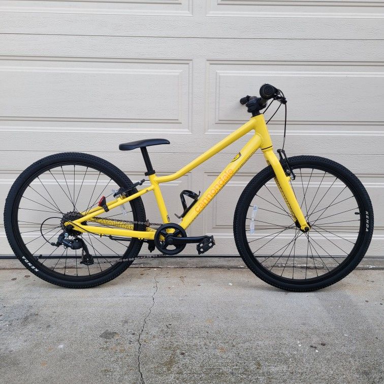 2023 CANNONDALE QUICK kids bike. 24" tires. 12" ALUMINUM frame. 7 speed. Excellent condition.