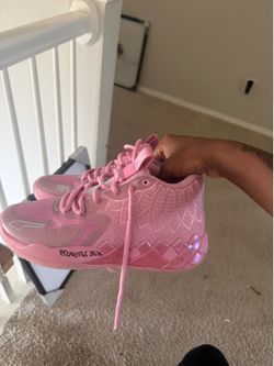 melo basketabll shoes