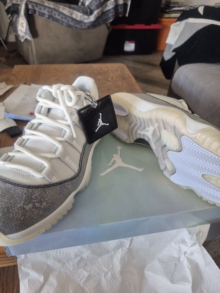 Air JORDAN 11S Retro Low Cny