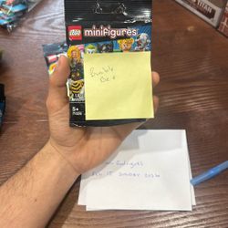 LEGO DC CMF BUMBLE BEE 