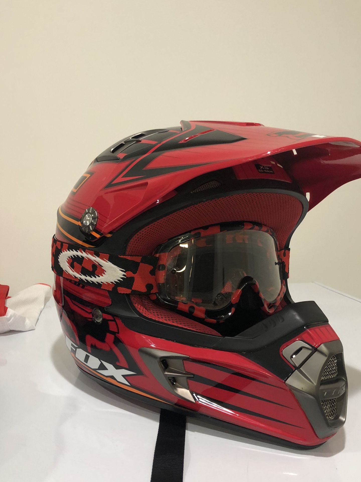 Fox V2 Pilot Youth Dirt Bike Helmet With Troy Lee Designs Youth Cheat Plate