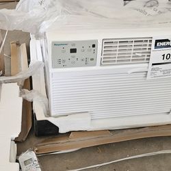 Keystone 12,000 BTU 230-Volt Through-the-Wall Air Conditioner Cools 550 Sq. Ft. with Remote Control in White