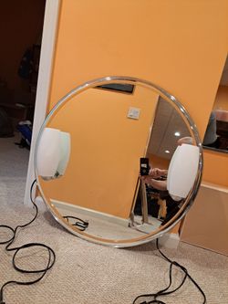 Mirror with 2 light sconces
