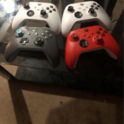 4 Xbox Controllers For Sale 