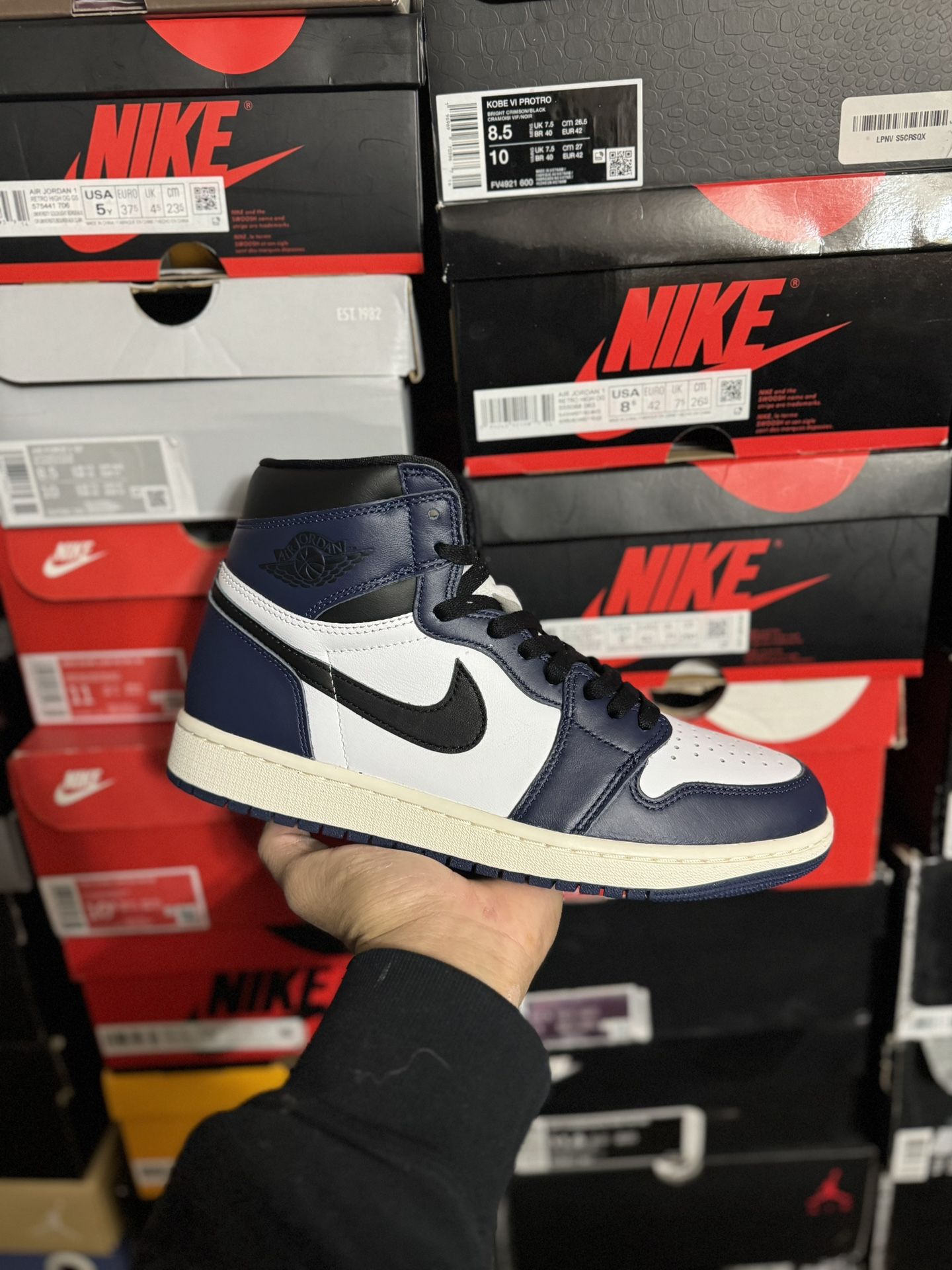 Jordan Midnight Navy 1s size 9.5 VNDS