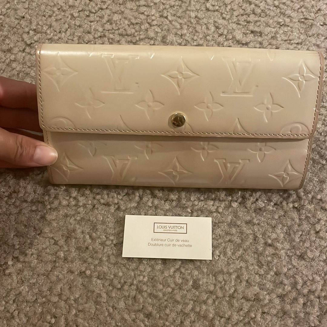 AUTHENTIC GUARANTEE LV MULTI COLOUR WRISTLET WALLET DATE CODE CA2132 for  Sale in Long Beach, CA - OfferUp
