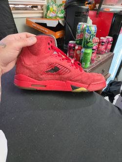 Jordan retro 5's size 10.5