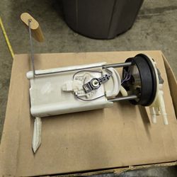 Fuel pump assembly with sending unit
2000 To 2001 Chevy Suburban, Tahoe 1500, GMC Yukon, Yukon XL 1500