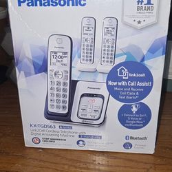 New- Panasonic Link2Cell Cordless Phone System w/ 3 Handsets & Answering Machine