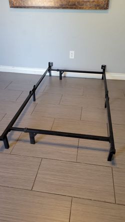 NICE TWIN BED FRAME