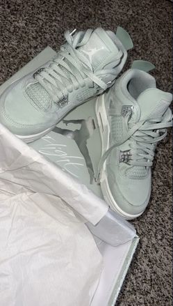 Woman’s Air Jordan 4 Retro