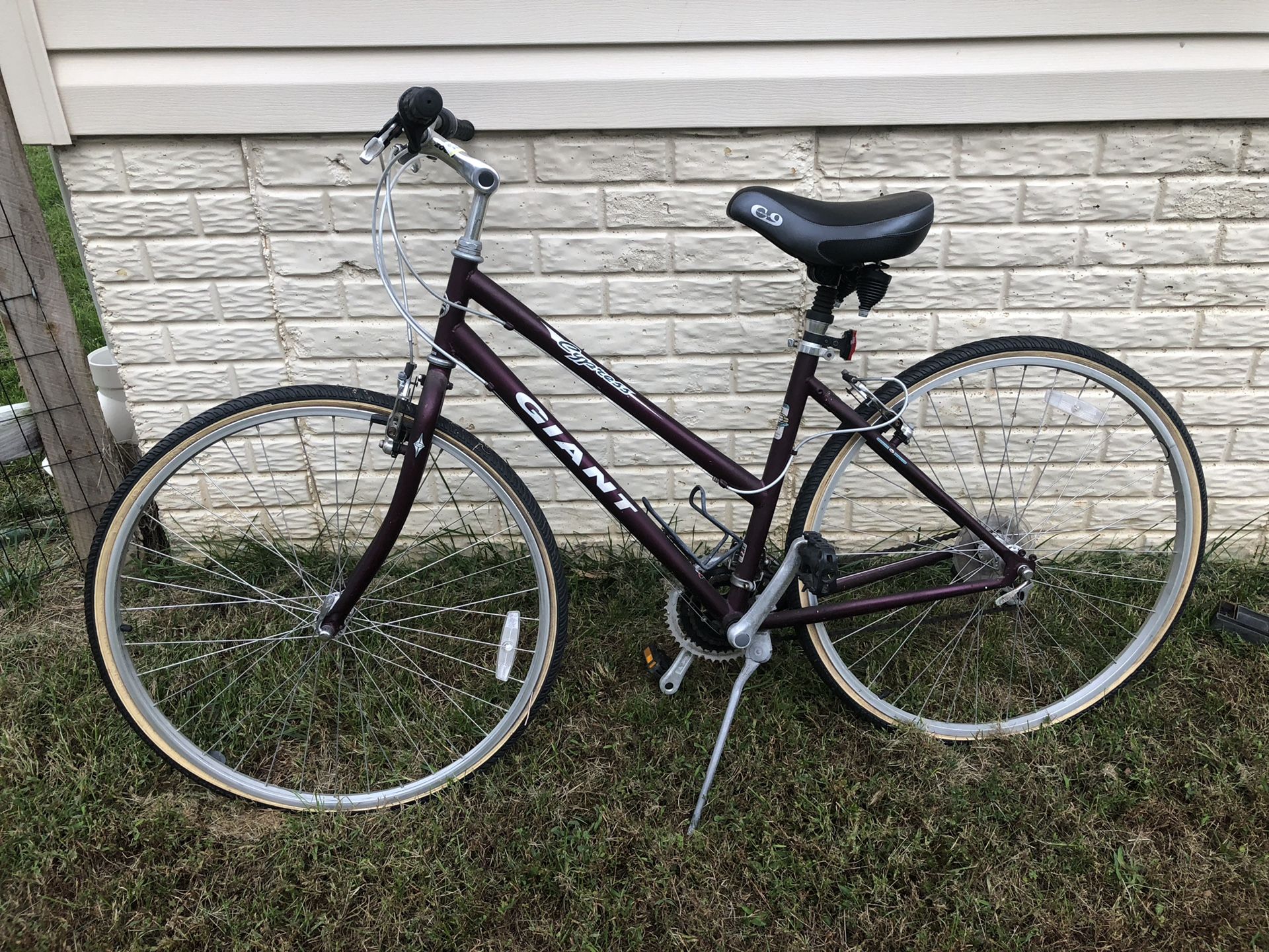 Women’s Giant Cypress Cruiser Bike