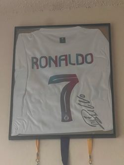 the jersey I buy 60$ it’s real but the sign I wrote on the jersey it’s fake but it’s look like a real