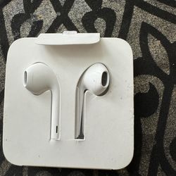 New Apple Lightning headphones
