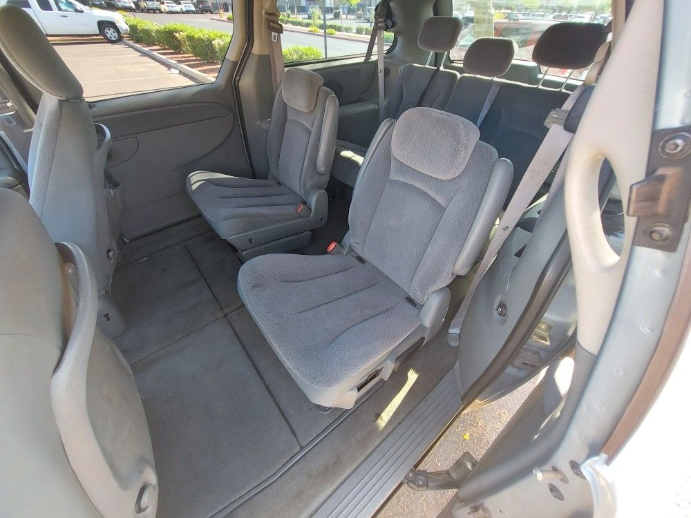 Runs Perfect 05 Chrysler Town And Country Similar To Sienna Odyssey Caravan