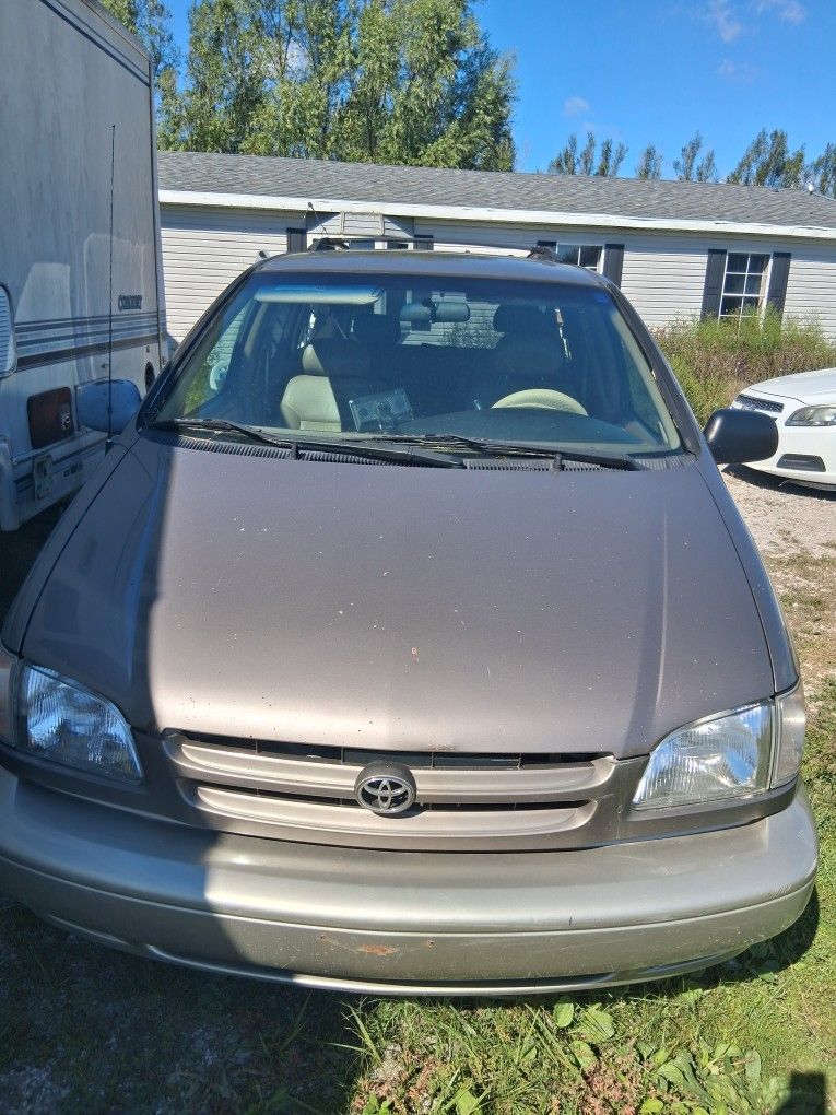 1999 Toyota Sienna