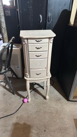 Jewelry box