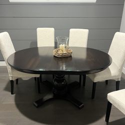 Dania Dinning Expandable Claw Foot Table And Chairs 