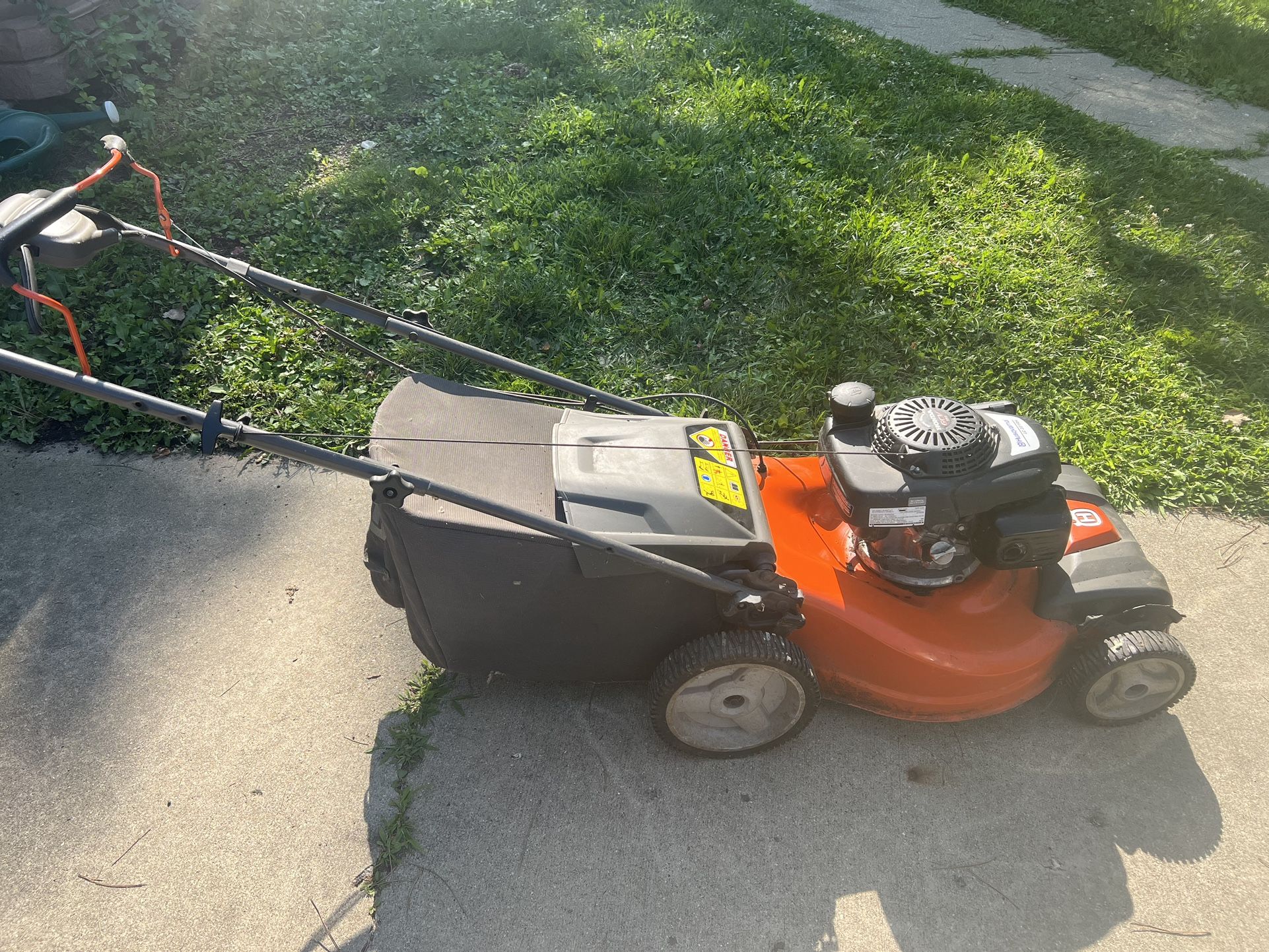 Husqvarna LC221RH Walk-Behind Mower, 160 cc Engine Displacement, Gas, 21 in W Cutting, Pull Start